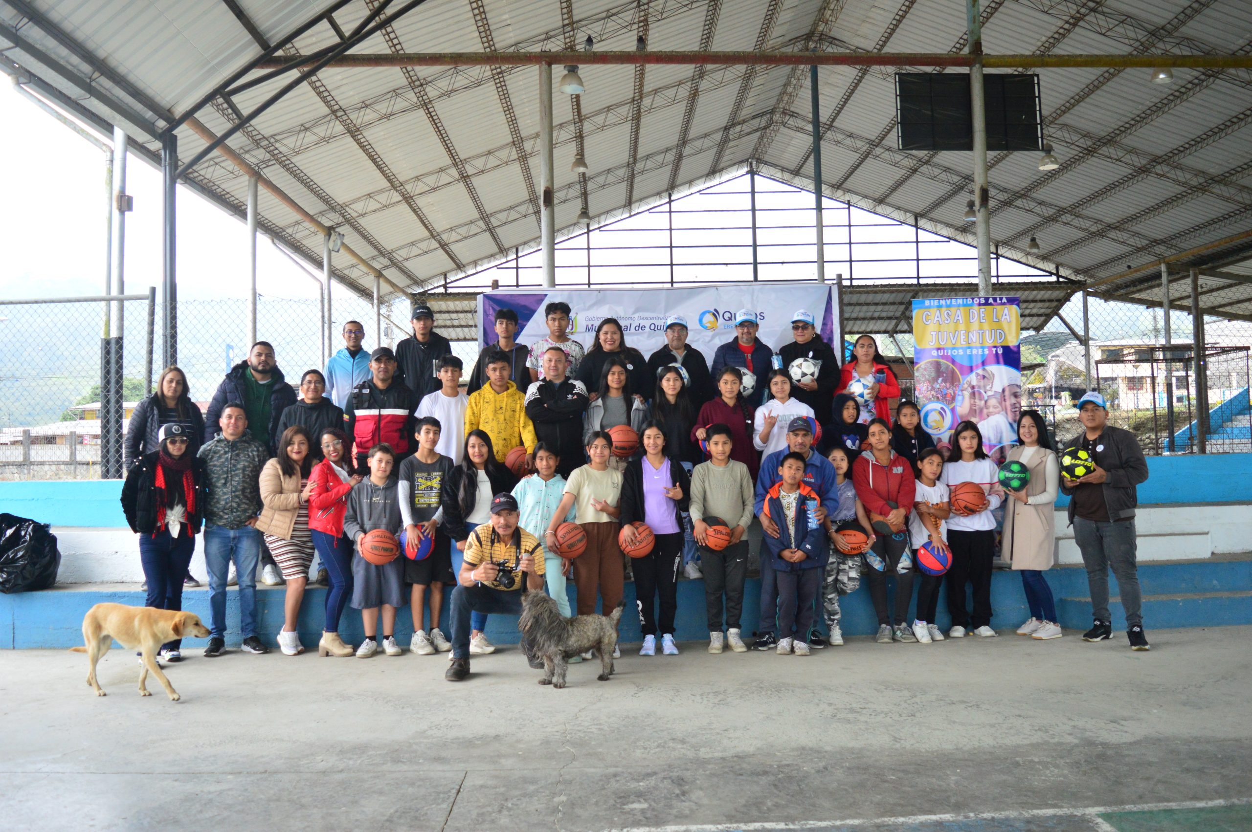 GADM Quijos, entrega de donaciones por parte de la Universidad Metropolitana